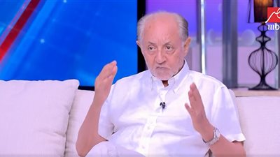 عبد العزيز مخيون: خلافي مع أحمد زكي بسبب تغيير المشاهد لصالح 