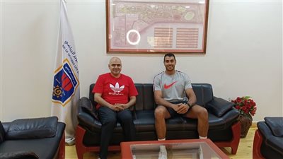 نادي 6 أكتوبر يكرم عبد الرحمن فيصل بعد انضمامه لباريس سان جيرمان