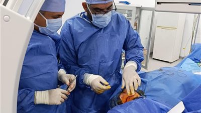 انسداد في ضفيرة القلب.. مستشفيات سوهاج الجامعية تنقذ سيدة وجنينها من الموت