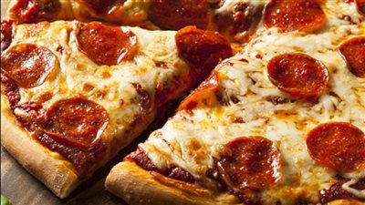 طريقة تحضير البيتزا المنزلية وصفة سهلة بطعم المطاعم