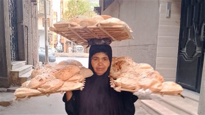 سيدة الخبز ببنها.. سلمى: بقضي طلبات الناس مشي على رجلي ومش عايزة غير الستر
