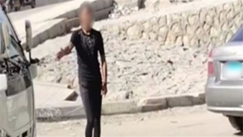 متسولًا تحرش لفظيًا