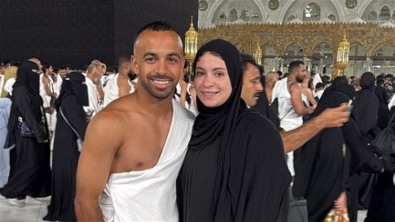 قفشة وزوجته من أمام