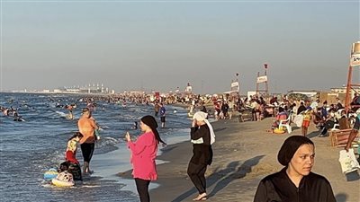 بعد انتهاء الثانوية العامة..شاطئ جمصة يستقبل اكثر من 2 مليون زائر 