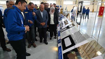 كامل الوزير يتفقد مصنعين متخصصين بصناعة والأدوية ودباغة وصناعة الجلود بقويسنا