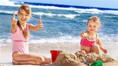 أضرار وفوائد مياه البحر على الأطفال.. ما الذي يجب أن تعرفه؟ 