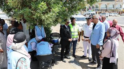 محافظ أسوان يتفقد أحد الأكمنة المتحركة للكشف عن المخدرات بموقف الأقاليم