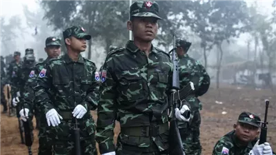 مئات الجنود والمدنيين من ميانمار يفرون عبر الحدود التايلاندية