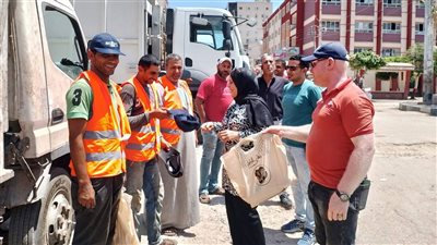 بدءً من الغد.. محافظ الجيزة يوقف العمل الميداني لعمال النظافة وقت الذروة 