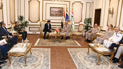 وزير الدفاع يلتقي نظيره الإندونيسي لبحث التعاون العسكري| صور 