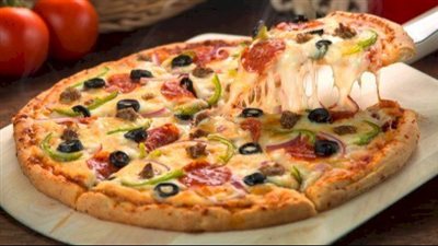 سهلة وسريعة.. طريقة تحضير بيتزا سهلة في 5 دقائق (تفاصيل)