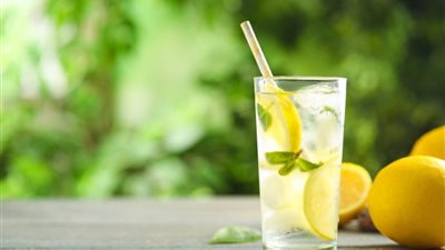 لتجنب الإجهاد الحراري.. طريقة تحضير مشروب سريع في الحر الشديد