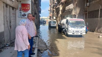 بعد غرق مساكن مبارك.. إصلاح كسر مفاجئ بماسورة مياه بحي الضواحي ببورسعيد