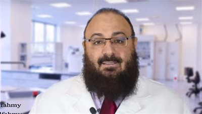 من حلم نوبل إلى فخ الطرد.. محمد فهمي يكشف ما جرى خلف جدران كلية الصيدلة.. خاص