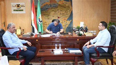 محافظ الفيوم يلتقي أعضاء مجلسي النواب والشيوخ لبحث شكاوى ومطالب المواطنين