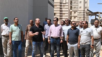 وزير الإسكان يتابع تنفيذ الآلاف من وحدات 