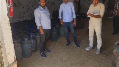 ضبط 14 ألف كيس مقرمشات وطن ردة وسكر بحملات بمركز بني سويف 