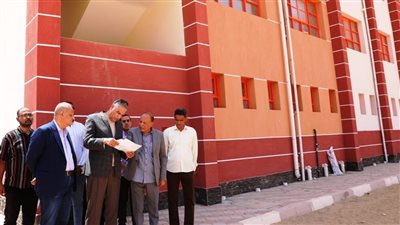 محافظ أسوان يتفقد مجمعات مدارس الرضوان والأحمدية.. ودخول 24 مدرسة جديدة 