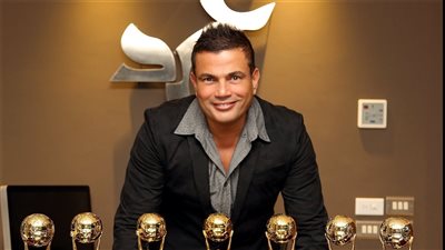 عمرو دياب يشعل الأجواء في لبنان قبل حفله المنتظر في بيروت 