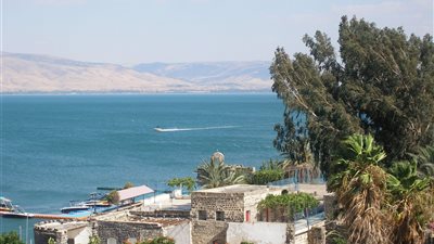 بعد إثارة الجدل حول جفافها وظهور علامات الساعة.. معلومات عن بحيرة طبريا 