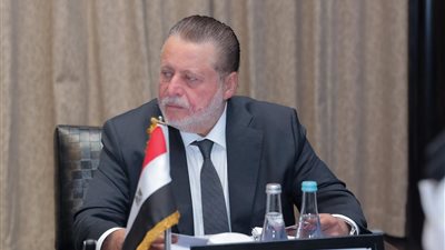 من مواجهة التضخم إلى جائزة العام.. حصاد إنجازات حسن عبدالله