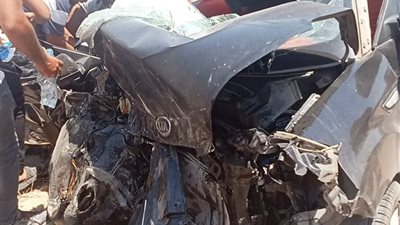 إصابة 6 أشخاص في حادث تصادم مروع بين سيارتين بطريق السخنة بالسويس