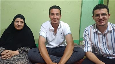 الناجح يرفع إيده.. أنس ابن الشرقية الأول على الدبلومات الفنية: حلمي اتحقق