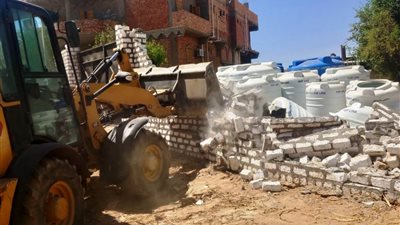 أسوان تواصل استرداد أراضي الدولة: إزالة 77 حالة تعدٍ في الموجة 26