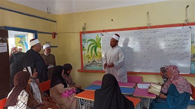 التصحيح أمانة ومسؤولية.. رئيس قطاع المعاهد يتفقد مركز تصحيح الشهادة الثانوية 