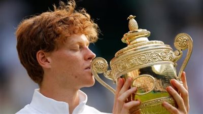 إنجاز تاريخي للطليان.. يانيك سينير يجرد ألكاراز ويتوج بلقب ويمبلدون للتنس