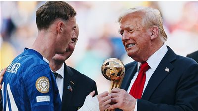 ترامب يخطف كأس العالم للأندية من تشيلسي: سيبقى عندي في البيت الأبيض للأبد