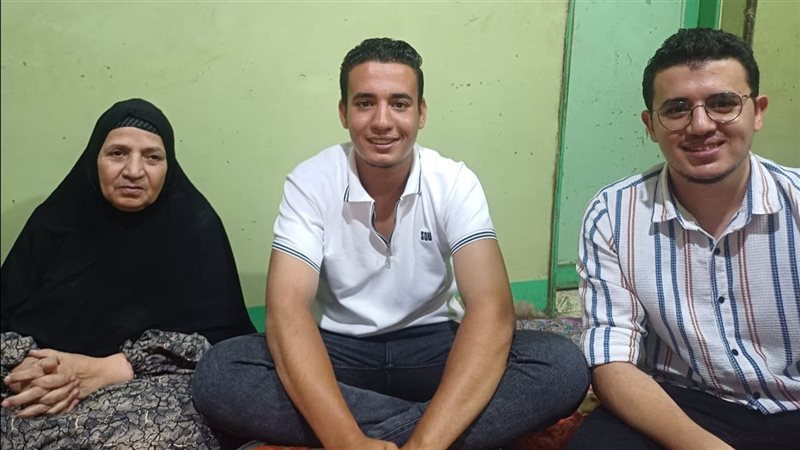 الأول على الدبلومات