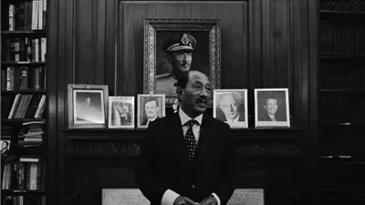 وثائق بريطانية تكشف عرض «السادات» دعمًا عسكريًا وإعلامياً لإسقاط حكم الخميني