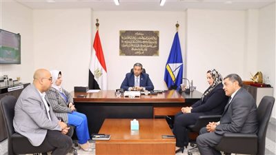محافظ دمياط يبحث خطط التنسيق بين الجهات المقدمة للخدمات الطبية