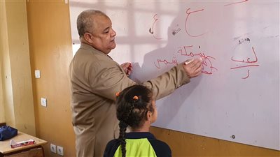 «وكيل تعليم الأقصر» يتابع تنفيذ الخطة العلاجية بالمدارس الابتدائية بالعماري