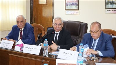 رئيس جامعة المنيا يفتتح فعاليات الدورة الثالثة لتأهيل المرشحين لمنصب عميد كلية