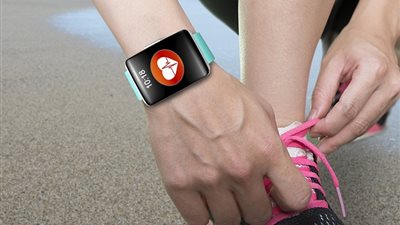 احذر من ساعتك الذكية.. 7 من كل 10 أجهزة تحمل بكتيريا مميتة