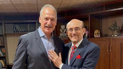 عمر زهران يوجه رسالة للفنان محمد صبحي بعد دعوته لحضور عرض مسرحيته 