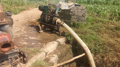 بعد شكاوى المزارعين.. المرور على الترع بقرية بويط بالبحيرة وبدء تدفق مياه الري