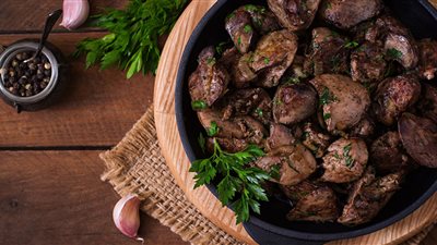 طاجن المكرونة بالكبدة وصفة مصرية غنية بالنكهات وسهلة التحضير