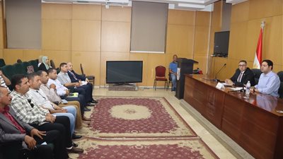 تكثيف حملات التوعية لتقنين أوضاع المحال التجارية غير المرخصة ببني سويف