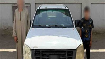 ضبط طفل يقود سيارة 