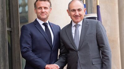 ماكرون يؤكد دعمه للسلام بين أرمينيا وأذربيجان خلال استقباله باشينيان في باريس