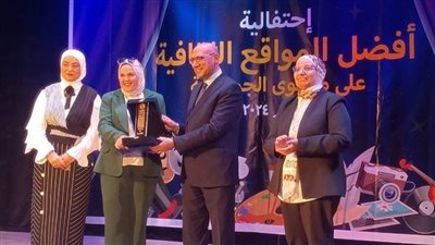 الكاتب محمد ناصف يكرم ياسمين ضياء مدير فرع ثقافة الفيوم