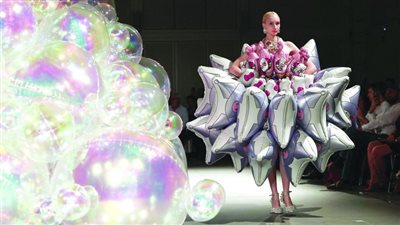 الجنون والإستدامة وروح الطفولة في مجموعة 