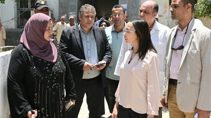 محافظ البحيرة تتفقد