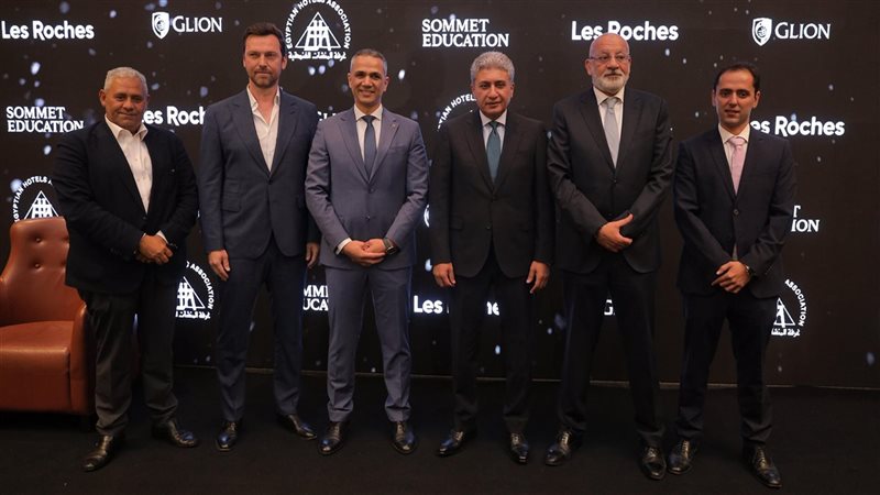 جانب من حفل التوقيع