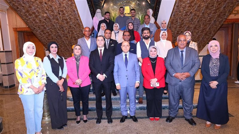 محافظ كفرالشيخ أثناء