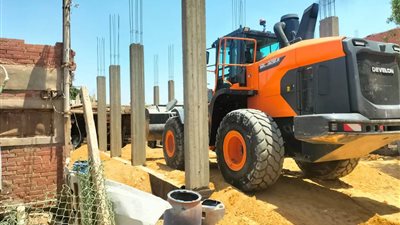 حملة مكبرة لإزالة الإشغالات بشارع الورش بحي الأربعين لإعادة الانضباط