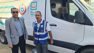 وكيل صحة البحيرة يتفقد العيادة المتنقلة المتواجدة بحملة 100 يوم صحة